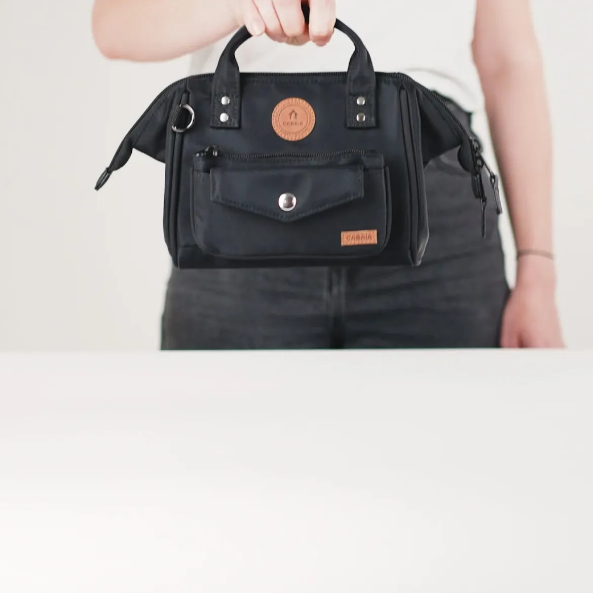 Crossbody Adventurer Small Hobart